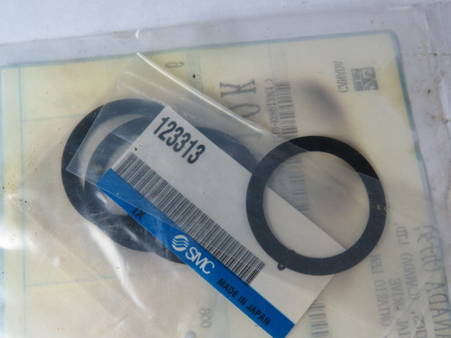 SMC 123313 Bumper Retainer Seal Lot Of 4 ! NWB !