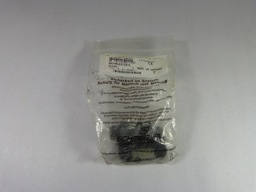 Schmersal 2018696001 Actuator W/ Magnetic Adjustable Latch ! NWB !