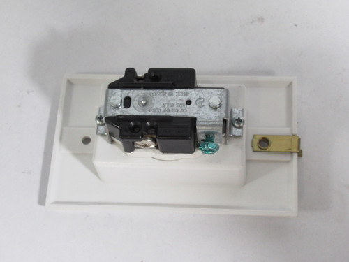 Legrand TR5251W Single Receptacle 15A 125W c/w Cover ! NOP !