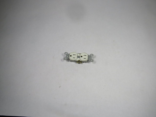 Pass & Seymour 3232W Duplex Receptacle WHITE USED