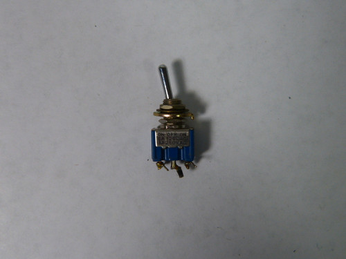 FujiSoku 8A1051 Toggle Switch 6amp 25V USED