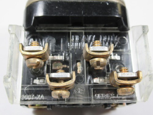 Allen-Bradley 800T-A1A Series N Push Button Green Flush Head 1NO 1NC USED