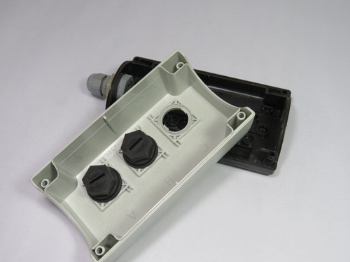 Siemens 3SB3-806-0DA3 Plastic 3 Hole Pushbutton Enclosure USED