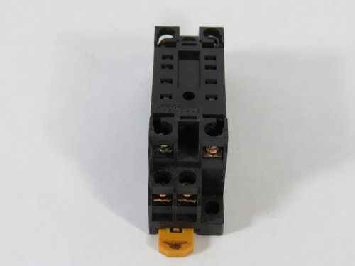 Omron PYF08A-E Relay Socket 5/7A 250V 8-Blade USED