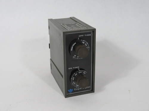 Eagle Signal DA2420A301 Electronic Repeat Cycle Timer 120V 10A 8-Blade USED
