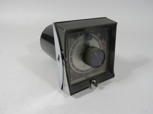 Eagle Signal HP510A6 Reset Timer 0-30hr 120V 60Hz 10A@120V COSMETIC DAMAGE USED
