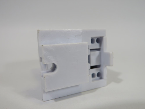 Etlin-Daniels FL707-W Fluorescent Lamp Holder R17D Base 600V 660W White USED