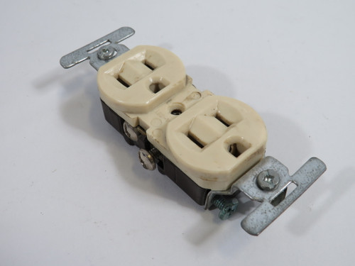 Generic Duplex Receptacle 15A 125V/270V USED