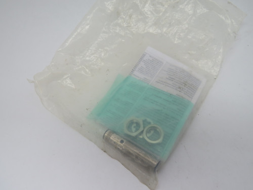 Omron E2B-M12KS04-M1-C1 Proximity Sensor 10-30VDC 4mm Range 200mA NWB