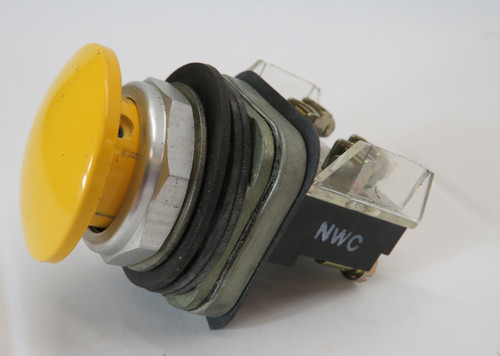 Allen-Bradley 800T-D9A Series T Yellow Momentary Push Button 1NO 1NC USED