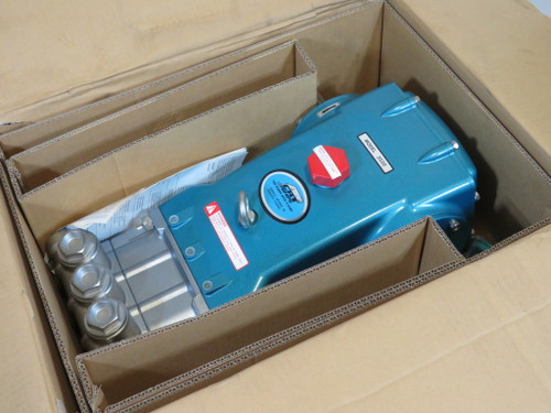 Cat Pumps 3520 Plunger Pump 1-1/2" NPT Inlet 1" NPT Outlet Brass 35 Frame NEW