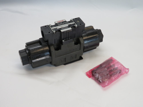 Nachi SS-G03-C5-R-C115-E21 Directional Control Valve 115V@50/60Hz SHELF WEAR NOP