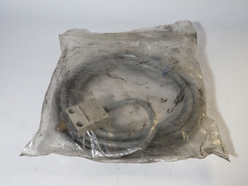 Omron D4C-1602 Enclosed Roller Plunger Limit Switch 2A@250VAC DIRTY BAG NWB