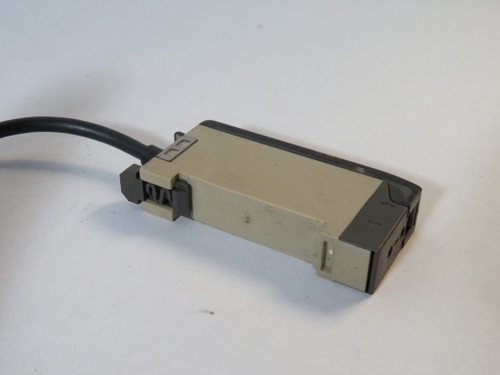 Omron E3X-A21 Photoelectric Switch 10-30VDC 35mA NPN 2m L USED