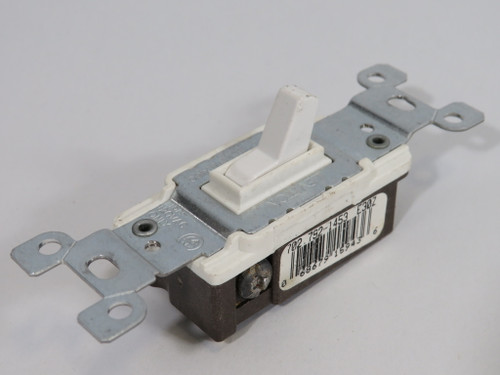 Leviton 1453-W Toggle Switch 15A 120V White No Mounting Screws USED