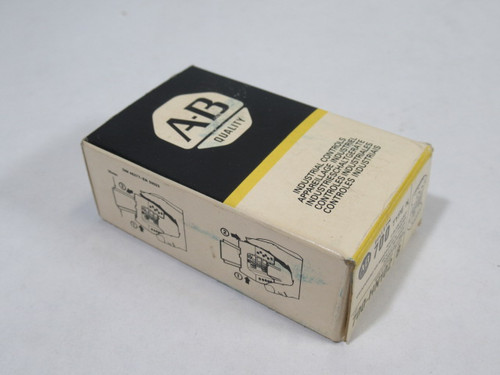 Allen-Bradley 700-HN102 Relay Socket 300Vac 10A 11 Blade ! NEW !