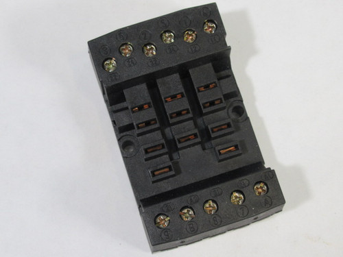 Allen-Bradley 700-HN102 Relay Socket 300Vac 10A 11 Blade ! NEW !