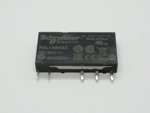 Schneider Electric RSL1AB4BD Slim Interface Plug In Relay 24VDC 6A@250V USED