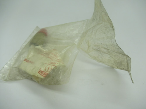 Winters #515 Brass Snubber for Light Oils 30-225SSU 1/4" NPT *Damaged Bag* NWB