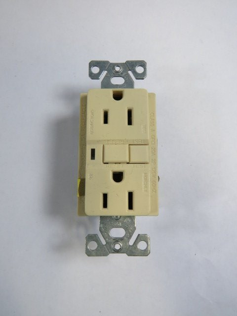 Cooper SGF20LA Duplex GFCI Receptacle 20A 125V 60HZ USED