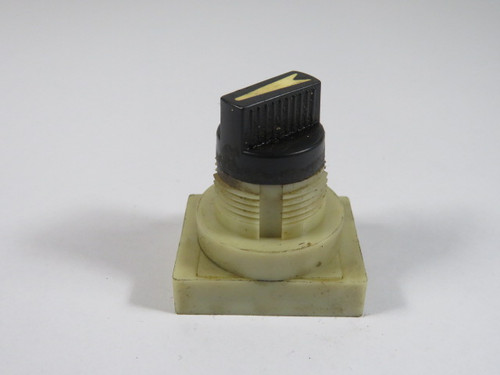 Fuji Electric AH25-P2B Selector Switch Operator Only 2-Position USED