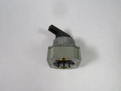 IDEC ASD2L10N Switch Actuator No Contacts 2-Position USED