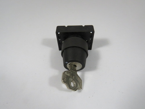 Lovato 8LP2T-S320 Key Selector Switch Operator 2-Position w/ Key USED