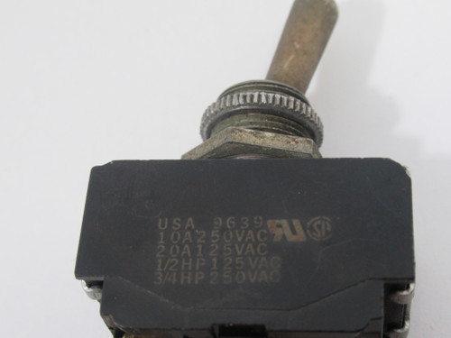 Cutler-Hammer 7805K32 Toggle Switch 10A@250VAC 20A@125VAC 1/2HP@125VAC USED