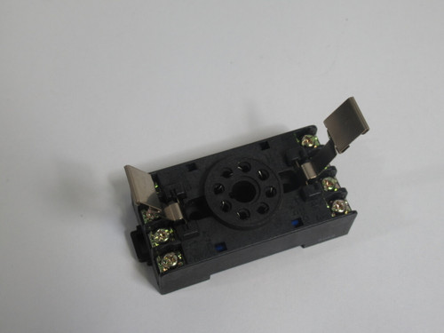 Matsushita AT8-RFD Relay Socket w/Clamp 10A@250VAC 8-Pin USED