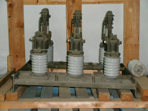 S&C 34112R4 Alduti-Rupter Indoor Load Interrupter 15kV 600A 3-Pole NEW