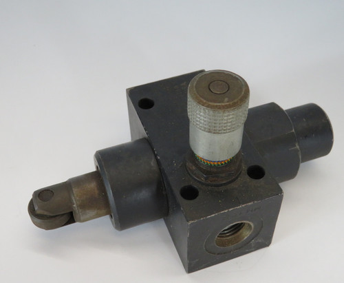 Parker DN620S-30BB Deceleration Valve w/Roller Top USED