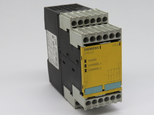 Siemens 3TK2825-1AJ20 Sirius Safety Relay 115 VAC *Cosmetic Damage* USED