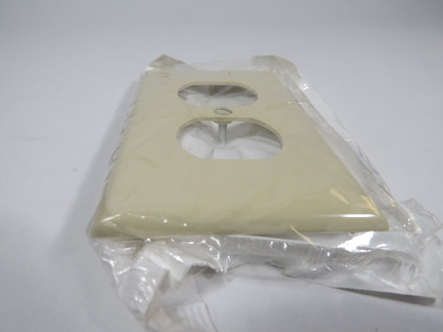 Leviton 80703-I 1-Gang Ivory Duplex Receptacle Wallplate Lot of 2 NWB