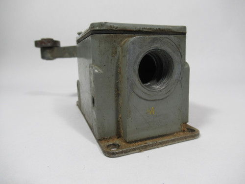 Square D 9007TUB5 Ser B Limit Switch C/W Roller Lever 600VAC 15A SHELF WEAR USED