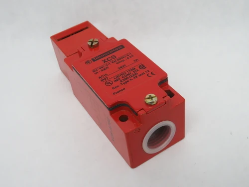 Telemecanique XCSA703 Safety Switch 2NC 1NO 1/2" NPT 3A 240V 500V NOP