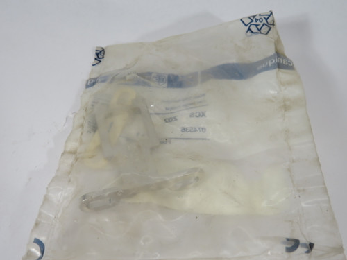 Telemecanique XCSZ02 074536 Safety Switch Wide Key Tongue SHELF WEAR NWB