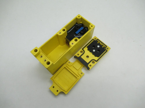 Banner SBFX1 Multi-Beam 3/4-Wire Fiber Optic Scanner Block SHELF WEAR NOP