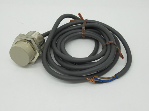 Omron TL-X18MC1-GE Proximity Switch 12-24VDC NPN NO 18mm Distance SHELF WEAR NOP