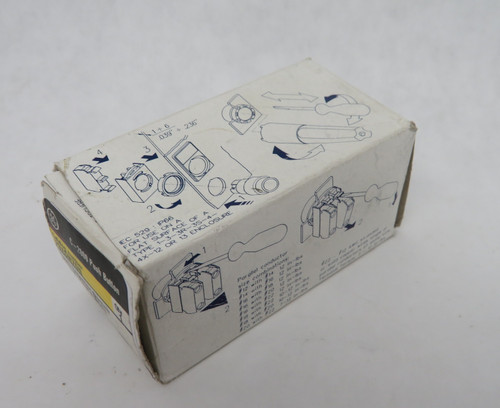 General Electric P9XSMZ0N 3 Position Maintained Selector Switch BOX DAMAGE NEW