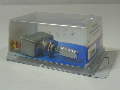 Standard Motor Products DS193 Toggle Switch ON-OFF-ON SP/DT PACKAGE DAMAGE NEW