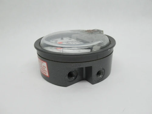 Dwyer 2000-00C Differential Pressure Gauge  0-0.25" H2O 15 psig Max USED