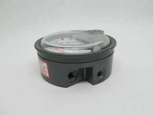 Dwyer 2000-00C Differential Pressure Gauge  0-0.25" H2O 15 psig Max USED