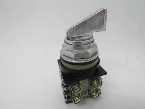 General Electric CR104PSM32A92 Oil Tight Selector Switch 3Pos 2NC 2NO NEW