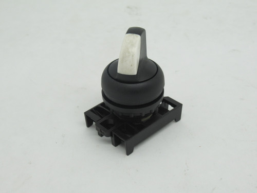Eaton M22-WKV Selector Switch 2-Position w/ M22A Mount USED