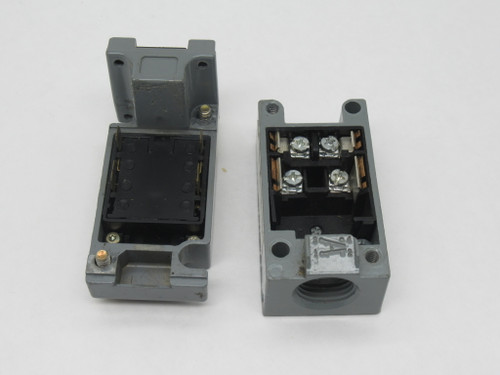 Square D 9007-CO54 Limit Switch Body and Receptacle No Head USED