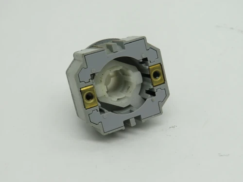 IDEC ABD-100 Non-Illuminated Momentary Push Button Operator USED
