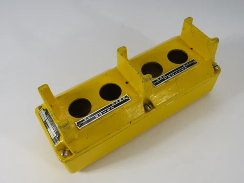 Square D 9001-UG-2 4 Hole Metal Push Button Control Enclosure 250VAC/DC USED