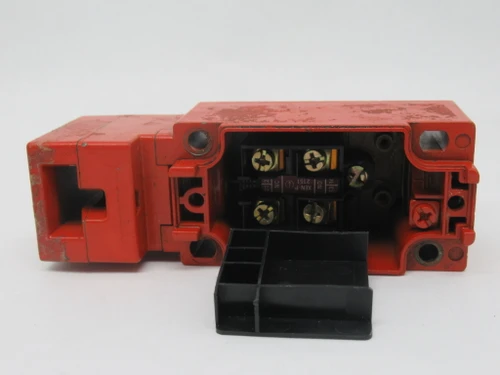 Telemecanique XCKJ5970H7 Safety Interlock Switch 240V 3A NO/NC NO KEY USED