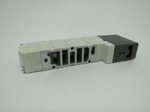 SMC VQC4201-51 Solenoid Valve w/ Screws 24VDC 0.15-1.0 MPa USED