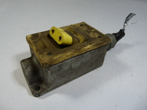 Crouse-Hinds F1002-1 Conduit Adapter Receptacle USED